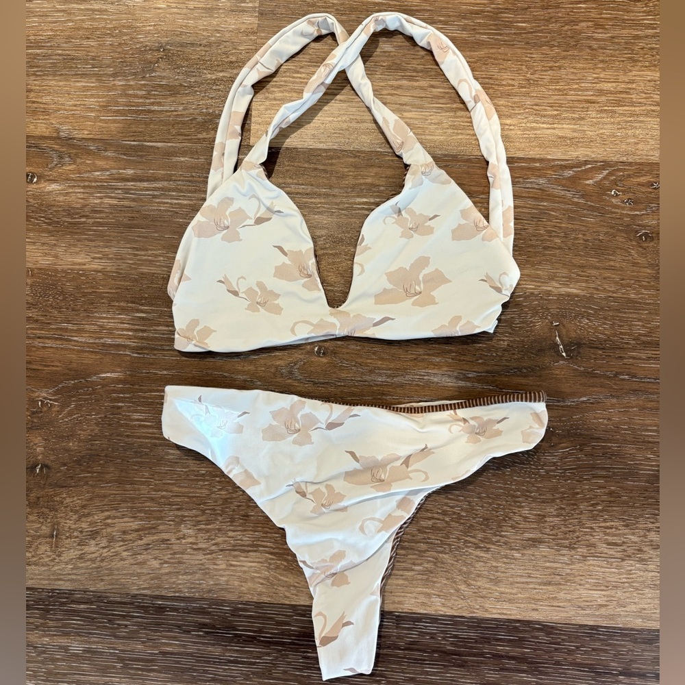 Acacia cabarete top, brazil bottom in washed aloha, both small